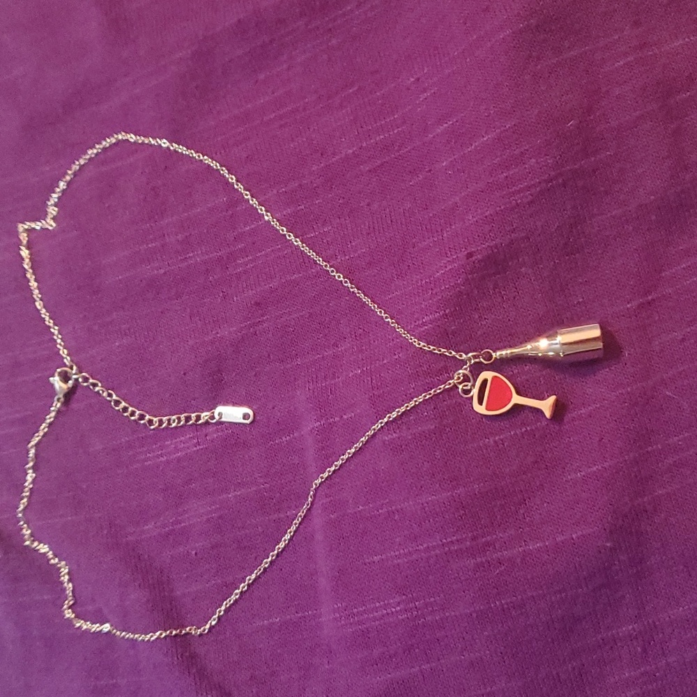 Wine necklace